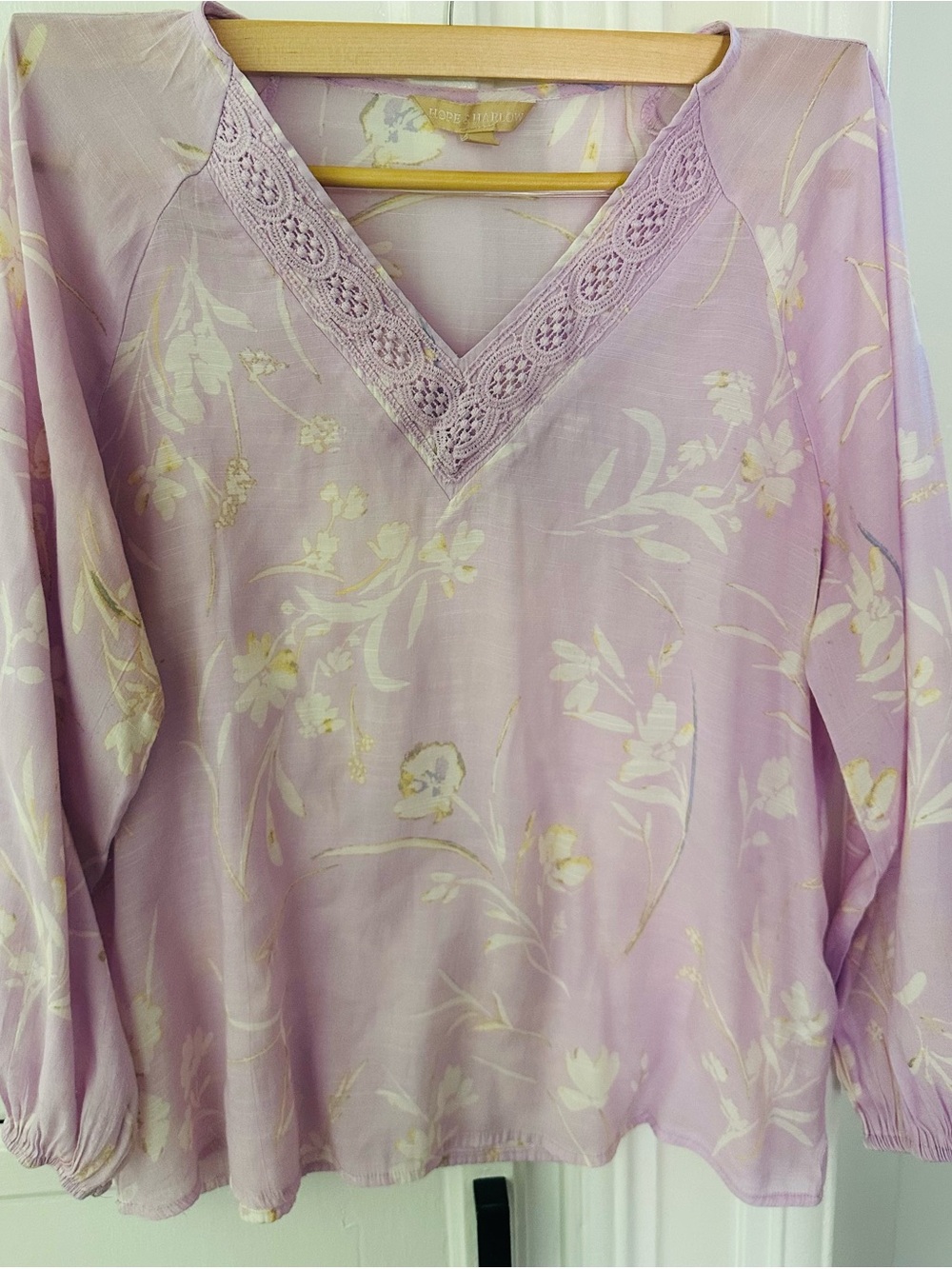 Women's Lavender Floral V-Neck Blouse with Lace Trim Size L